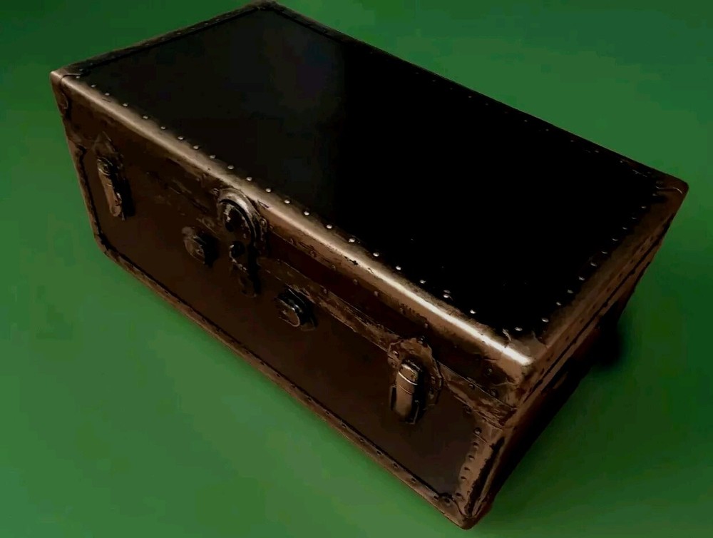 VINTAGE non breakable trunk . co New York