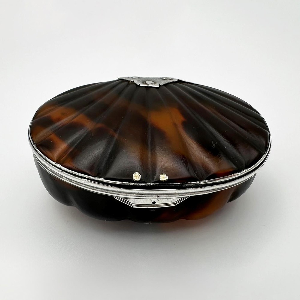 LATE 17TH / EARLY 18TH CENTURY SILVER MOUNTED SHELL FORM SNUFF BOX
