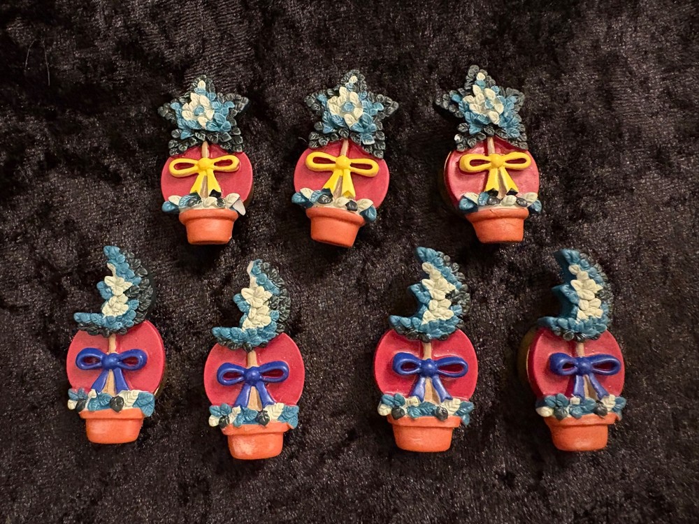 REDUCED! Set of 7 QUACKER FACTORY TOPIARY BUTTON COVERS in excellent condition