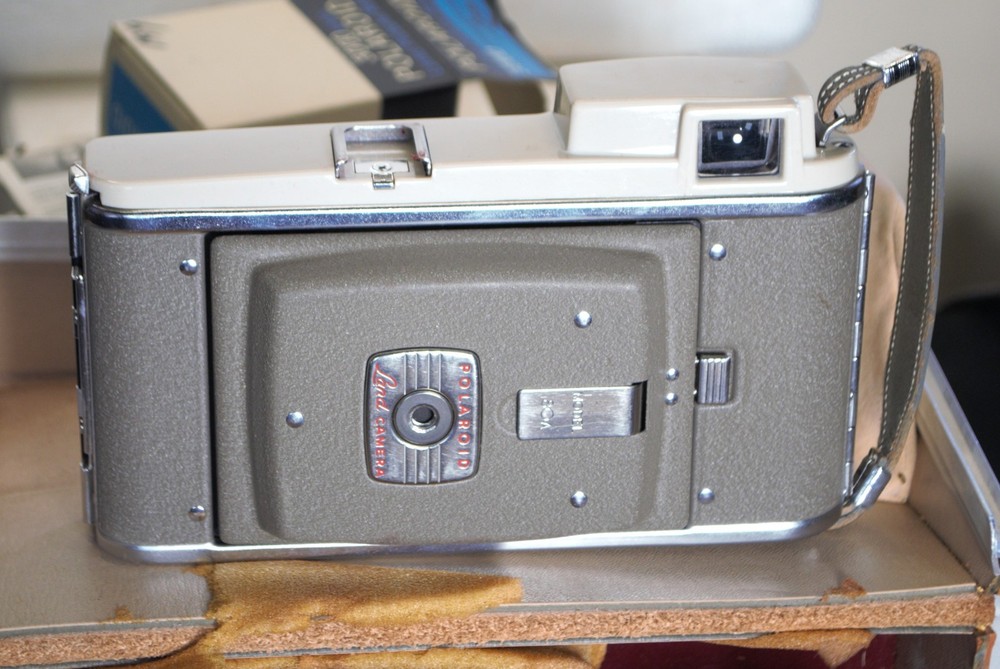 Polaroid Land Camera Model 8oA Wink Light Light Reducer & leather case