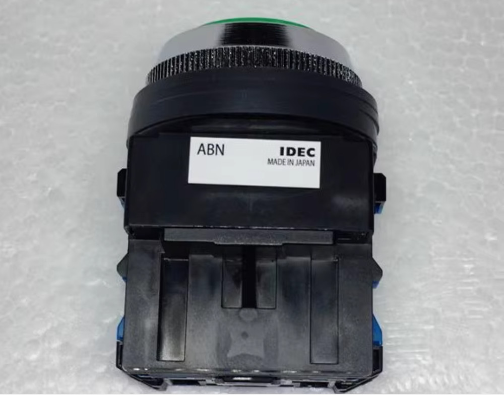 1PC New IDEC Self-reset button switch ABN102B 2NC black #LL