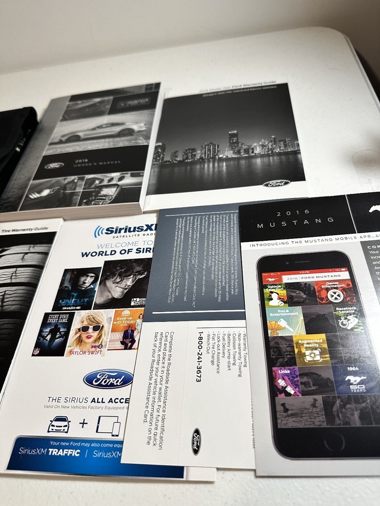 2016 Ford Mustang Owner's Manual Set