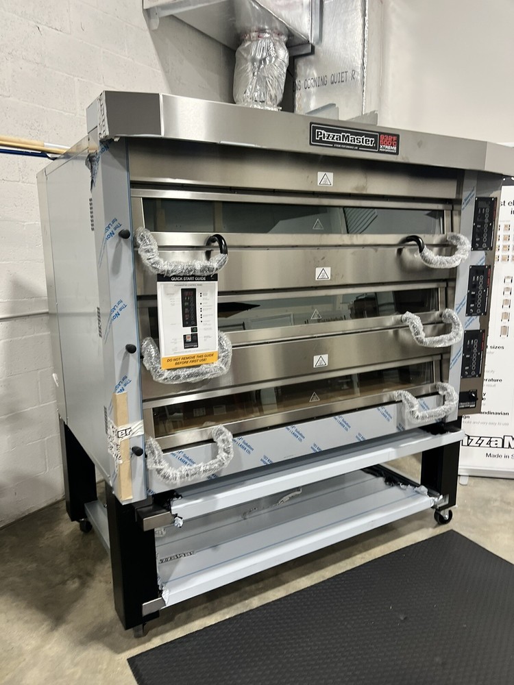 933ED Pizza Master Oven triple Deck Electric Open Box, Never Used