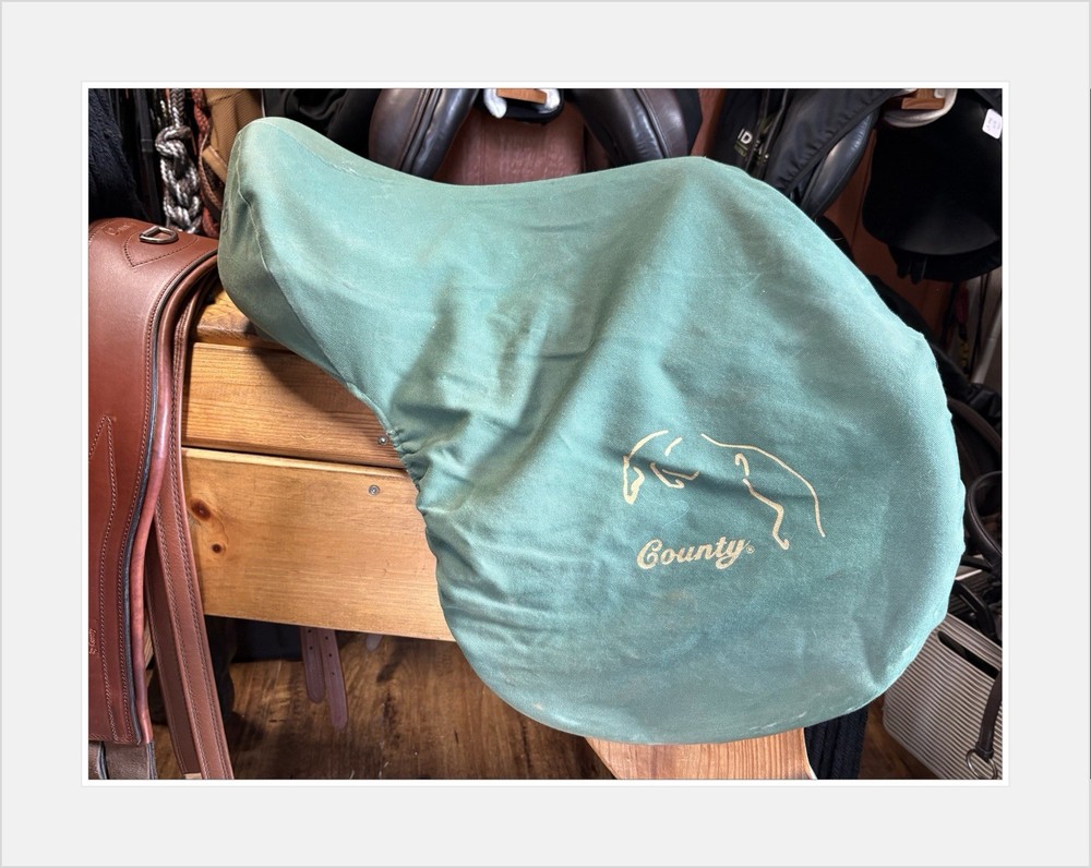 County Solution Jump Saddle. 17” M.