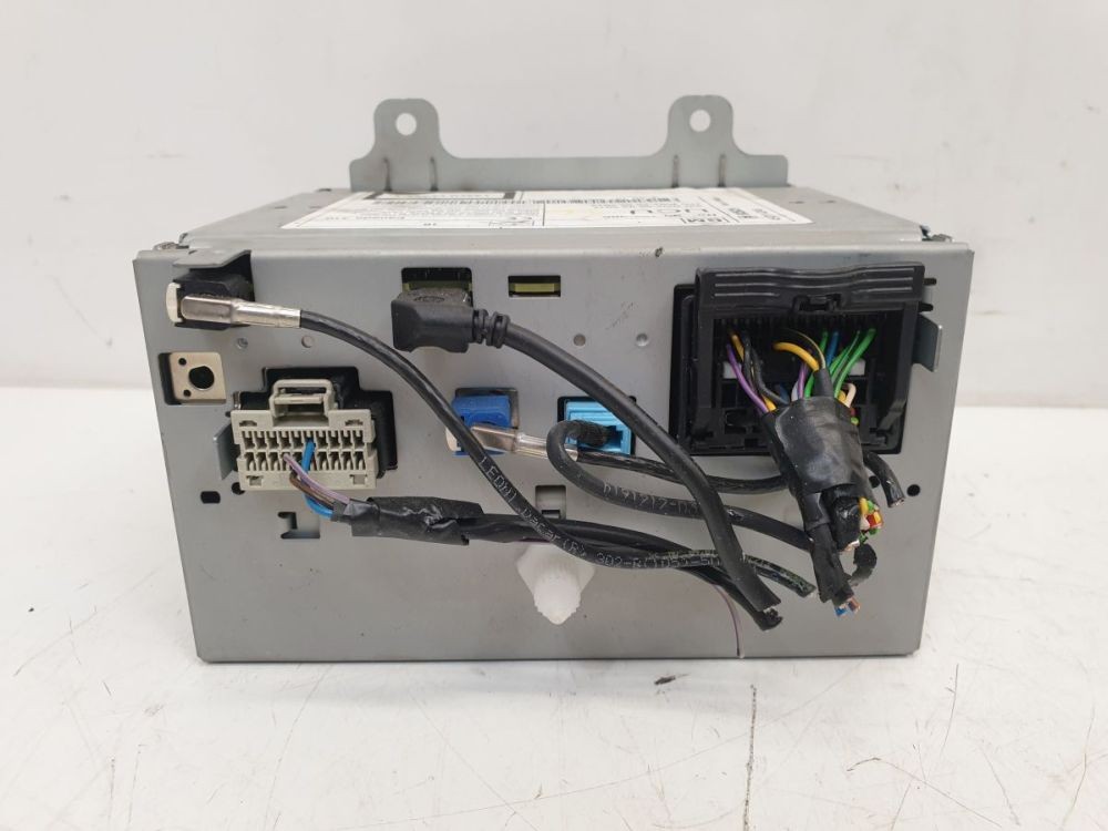 Radio/Navigation System Combo CD Player, Unmarried, No CODE