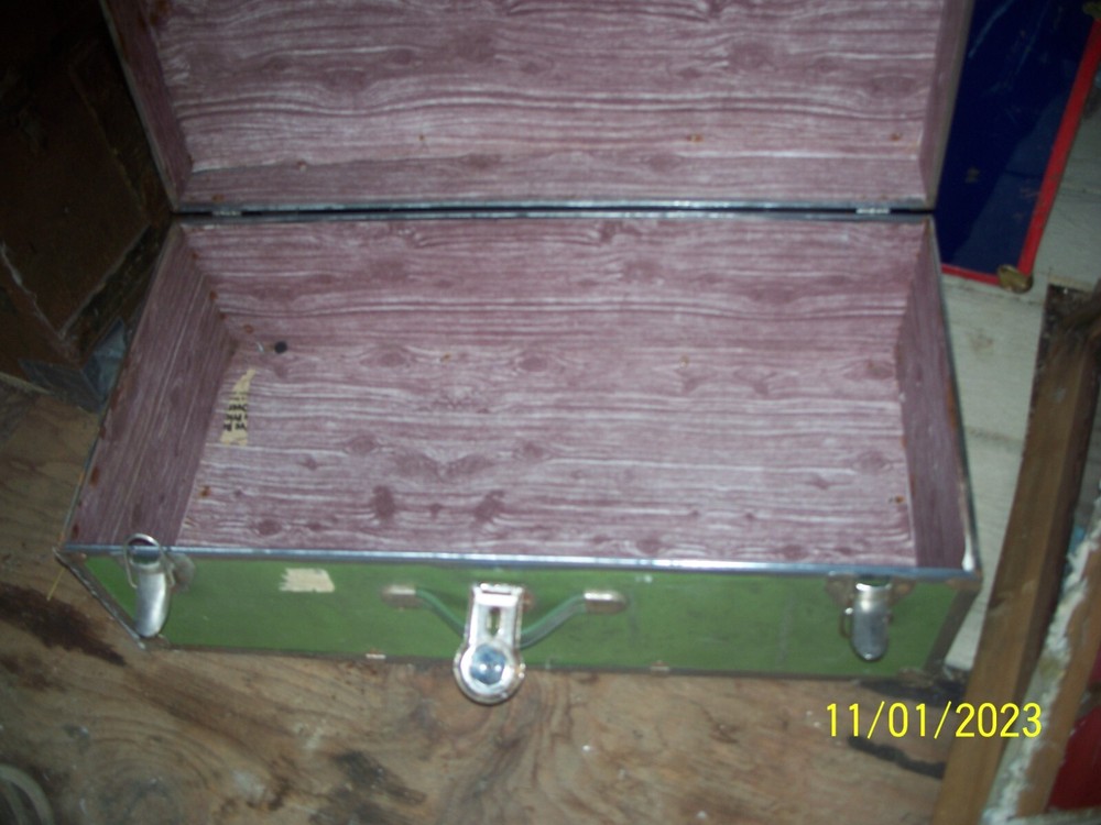 foot locker storage trunk