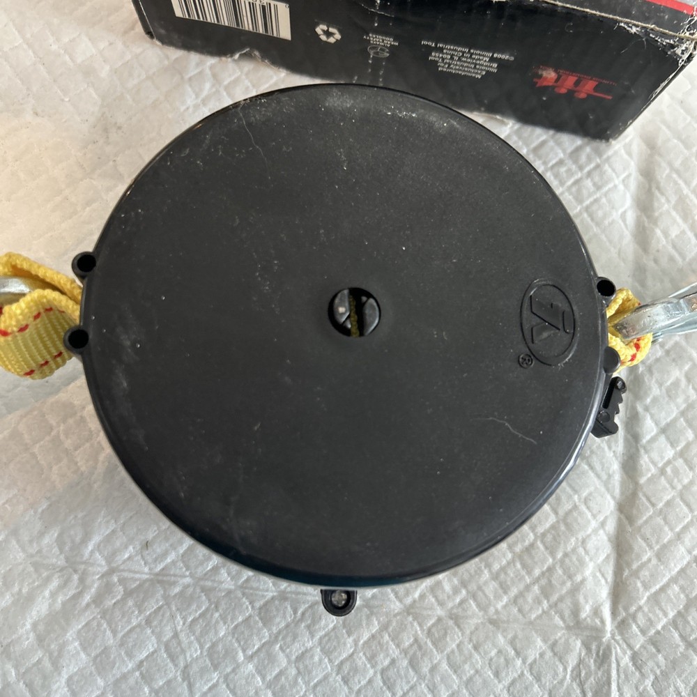 IIT 10-1/2’ Retractable Tow Strap