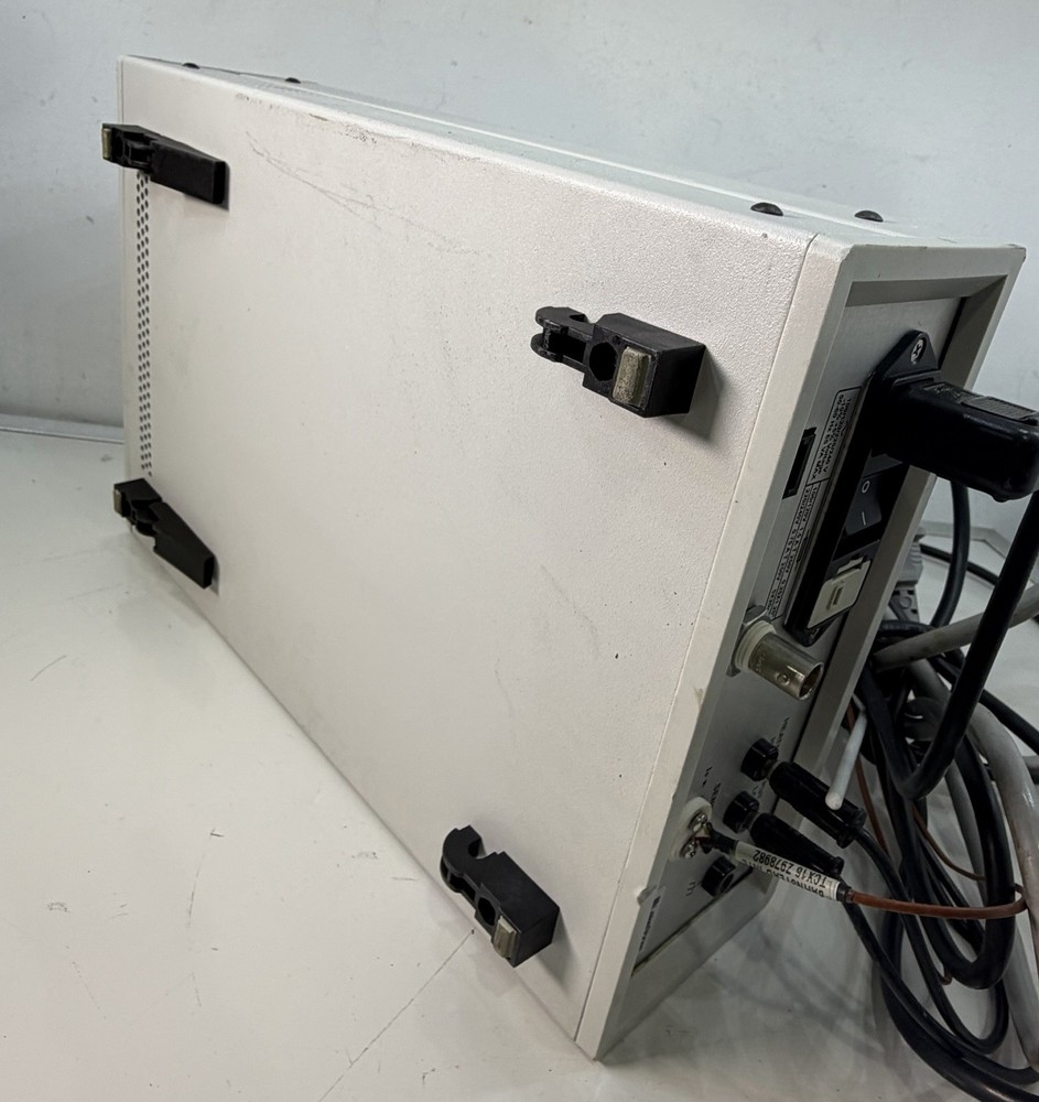 LakeShore 321 Autotuning Temperature Controller