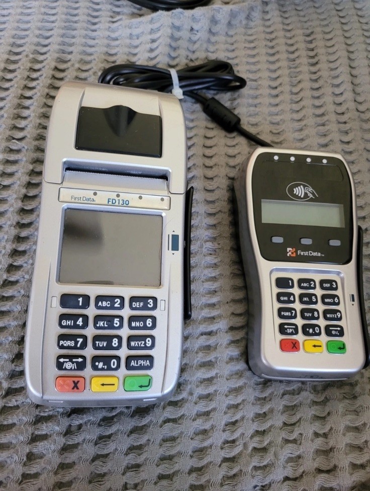 First Data FD130Duo Credit Card Terminal Reader W/ First Data FD-35 Pin Pad