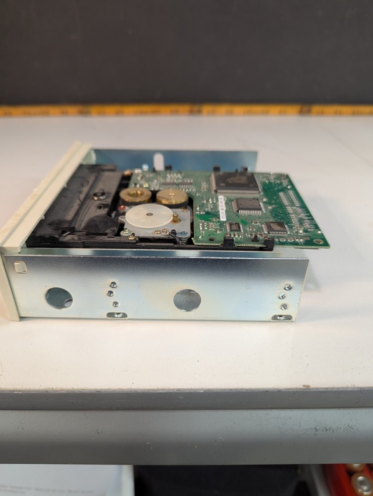 Quantum Travan STT320000A 20GB IDE LR-56637 Tape Drive, Untested