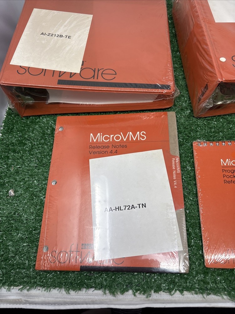 Lot Of Micro VMS Software Manuals And Reference