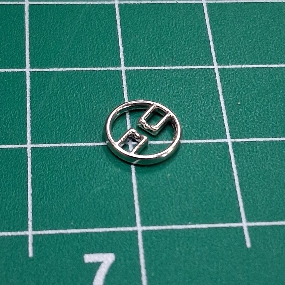 Round 2-Hole Wire Frame Designed Polished Silver Tone Metal Accent Button