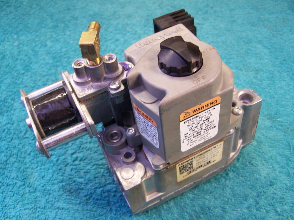 Honeywell VR8205Q2787 2 stage NAT gas valve Lennox 56M40 56M4001 G61 Series