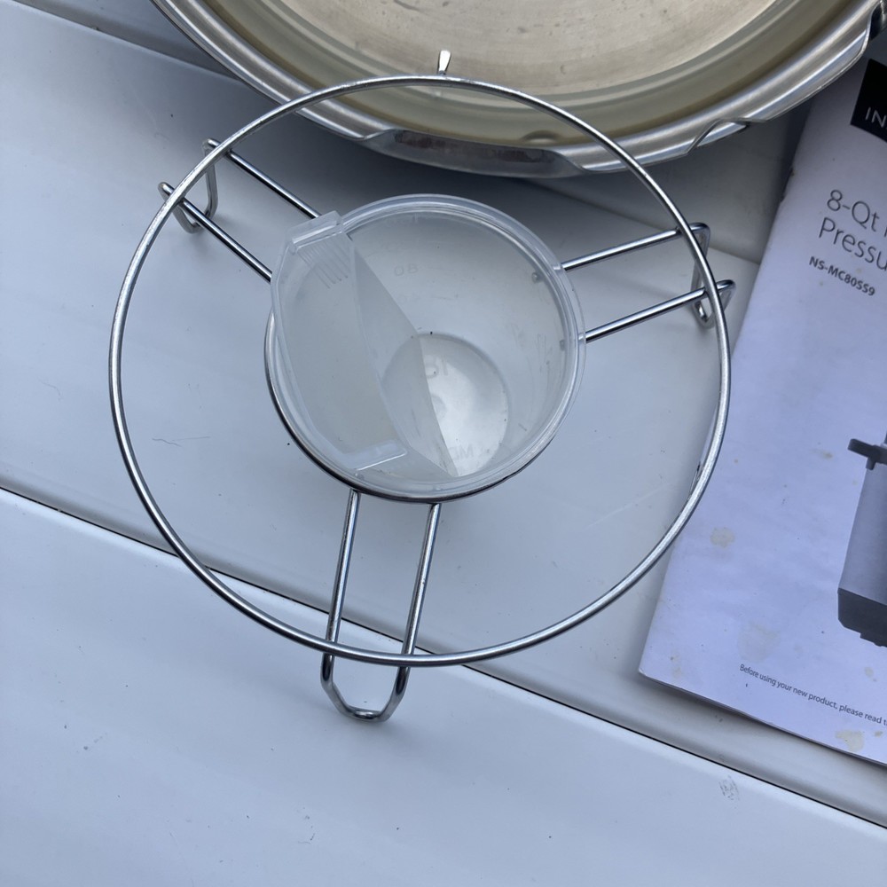 Insignia NS-MC80SS9. 8 qt. Multi-Function Pressure Cooker. Barely Used