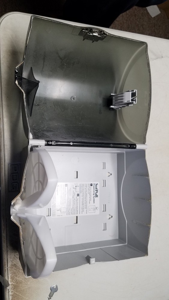 Georgia-Pacific Softpull Towel Dispenser (C)