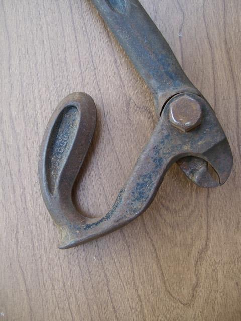 OLD CAST IRON CYCLOPS NAIL PULLER UNION HARDWARE CO. CONN.