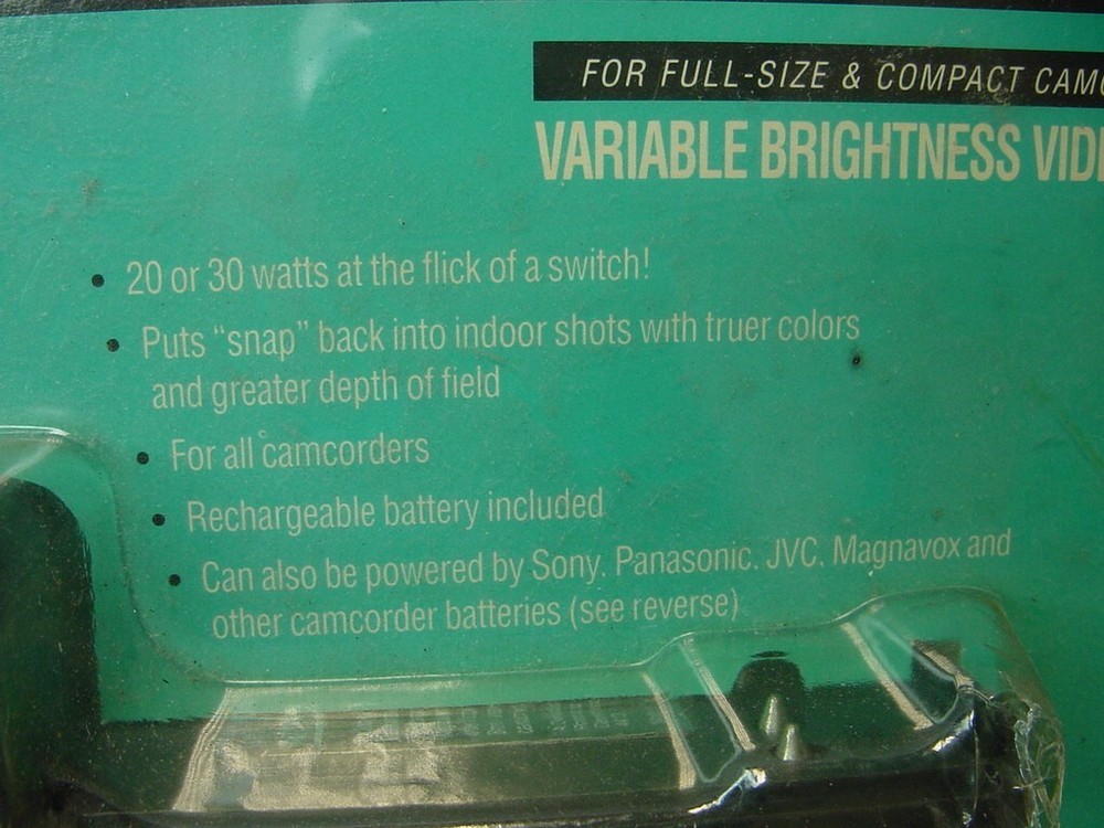 AZTEC VIDEO VARIABLE BRIGHTNESS VIDEO LIGHT FOR CAMCORDERS