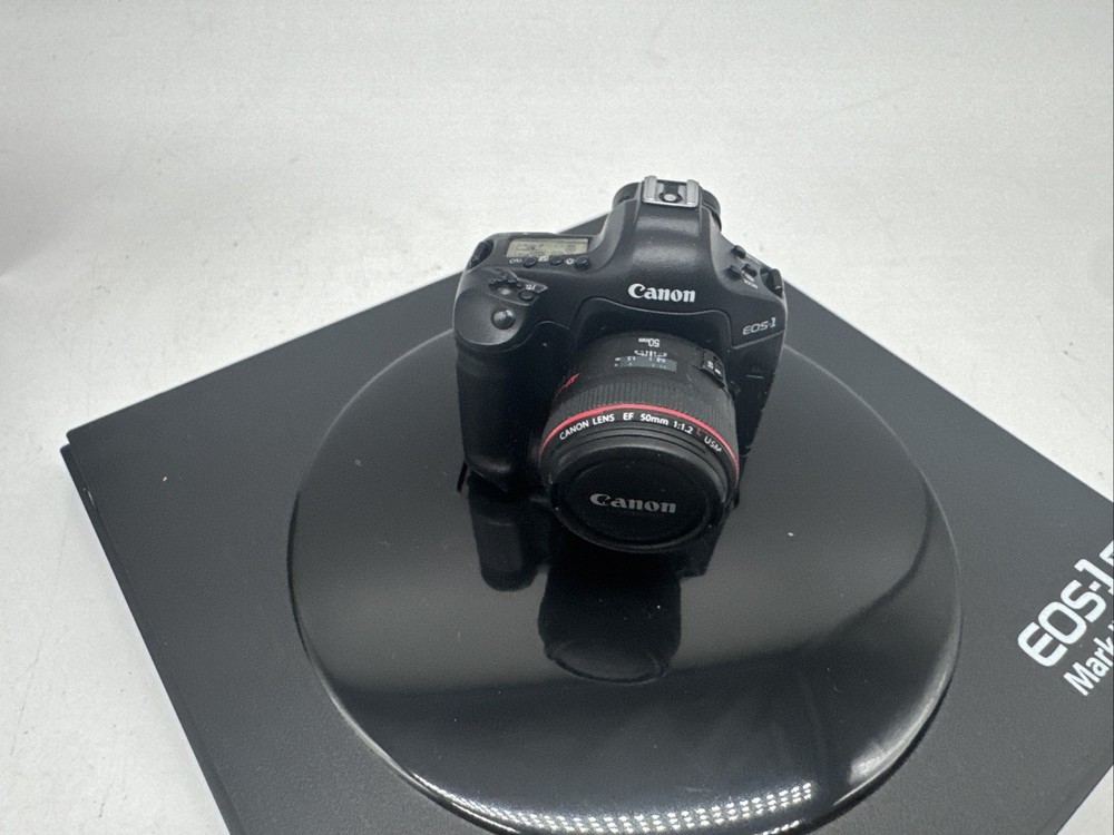 Canon EOS-1 Mark III Miniature Model 1:4 Scale