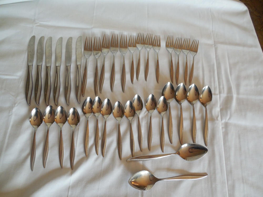 Oneida craft deluxe stainless flatware Textured 35 pcs