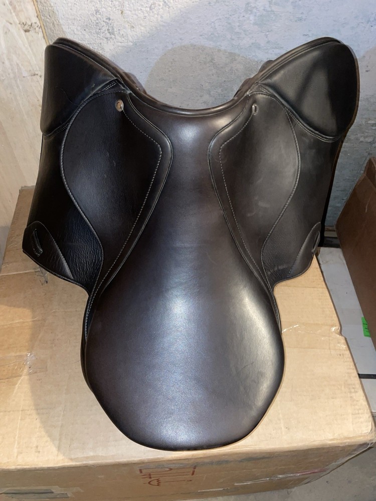 Schleese Element Jump Saddle 17