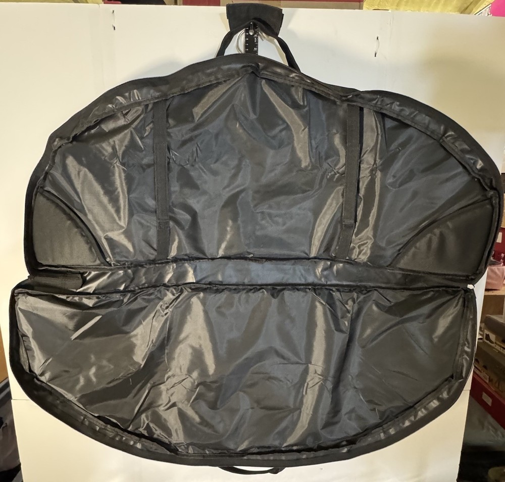 Compound Bow Case Light-Weight Soft Bow Bag with Arrow Pocket and Backpack Strip