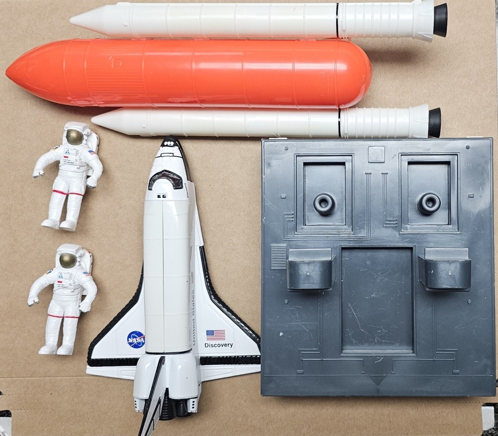 Space Shuttle Launch Display Set, NASA Space Adventure Series, by Daron, 12"