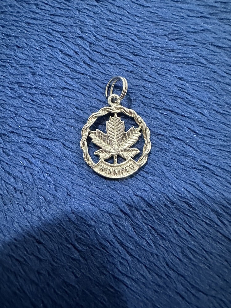 Sterling Silver 925 Winnipeg Leaf Charm, 1in