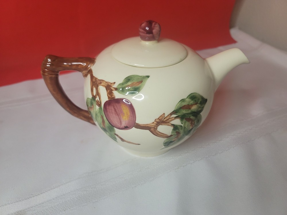 Franciscan Ware Apple Pattern Tea Pot 5.75" (Tall) w/ Lid Teapot