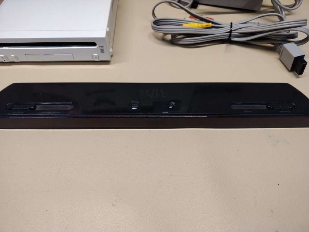 Nintendo Wii Console w/ Accessories- White Not Tested