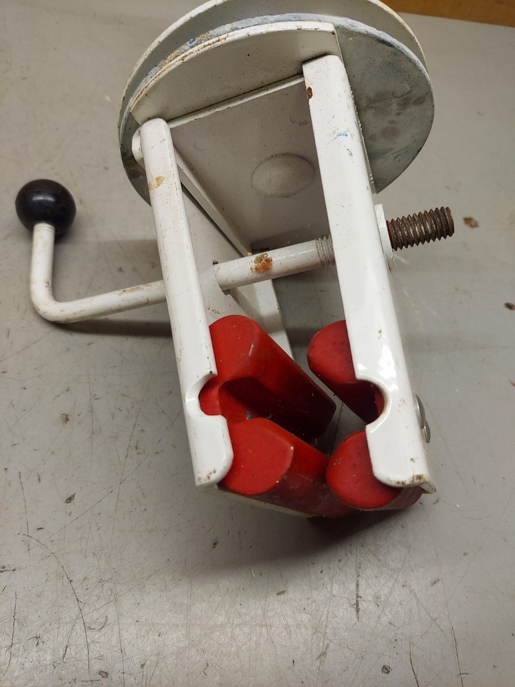 Blackburn Bike Work Bench Self Centering Jaws