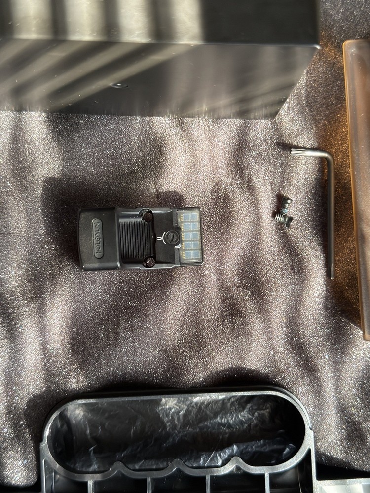 Holosun SCS MP2-GR Solar-Charging Reflex Sight with Green Dot