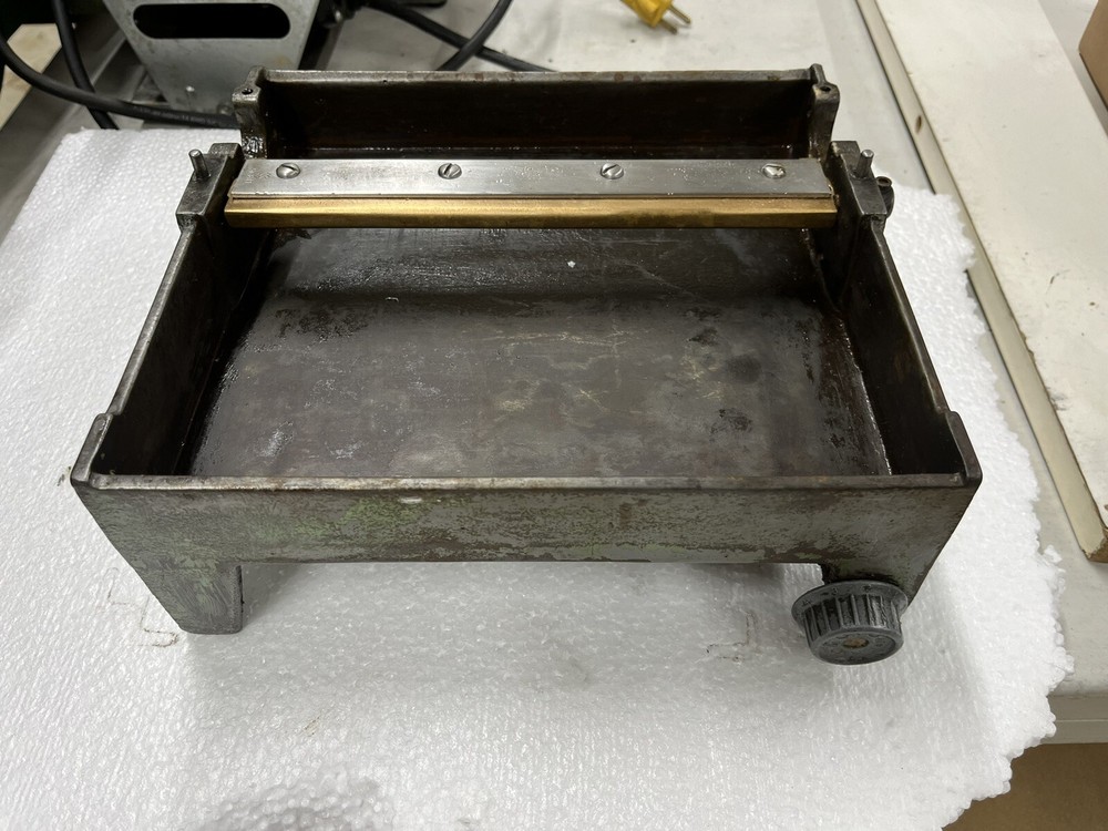 Potdevin 8.5'' Glue Pot & scraper blade & bridge