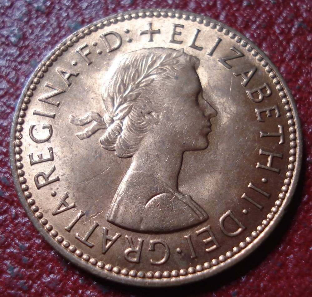 1967 BRITISH HALF PENNY IN UNCIRCULATED CONDITION