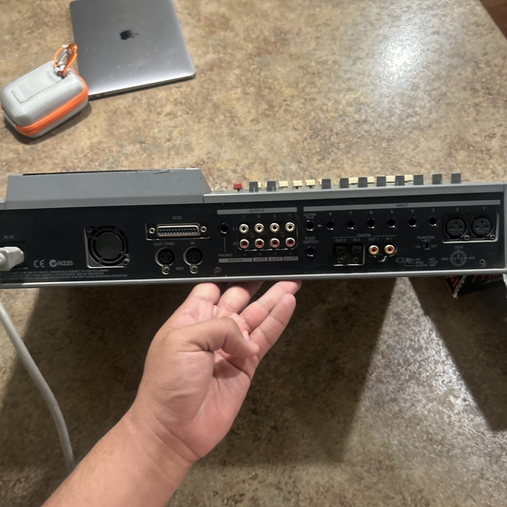 Roland VS-1680 24 bit Digital Studio Workstation