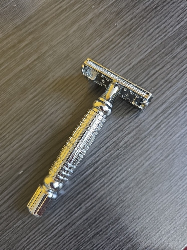 NIB VIKINGS BLADE THE CHIEFTAIN - SAFETY RAZOR - Chrome, Free Ship