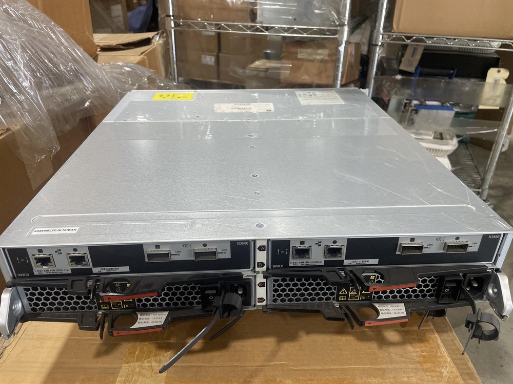 NETAPP NAJ-1001 BAREBONE DISK ARRAY WITH 2x IOM6 MODULES AND 2x PSU