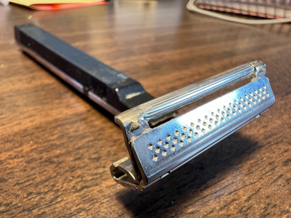 Schick Type J1 Injector Razor • Mid‑Century Original • Bottom‑Grooved Handle