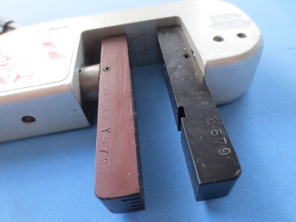 DMC HX9 Open Frame Crimp Tool with Y579 Die Set for 3M Scotchflex ★ Nice Tool ★
