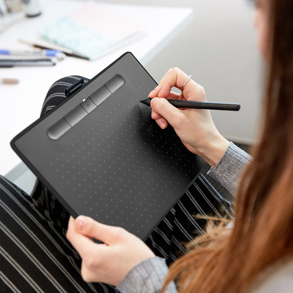 Wacom Intuos Medium Wireless Graphics Tablet - Black, Certified Refurbished