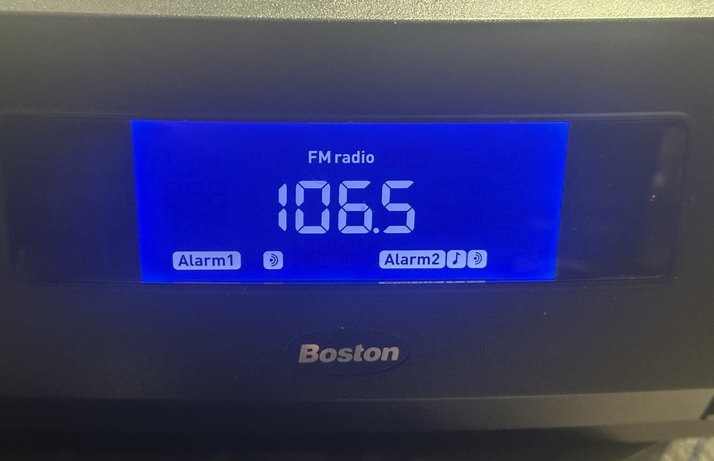 Stereo Clock Radio 40-Watt Microsystem Audio: NO CD Player. Bluetooth; Boston