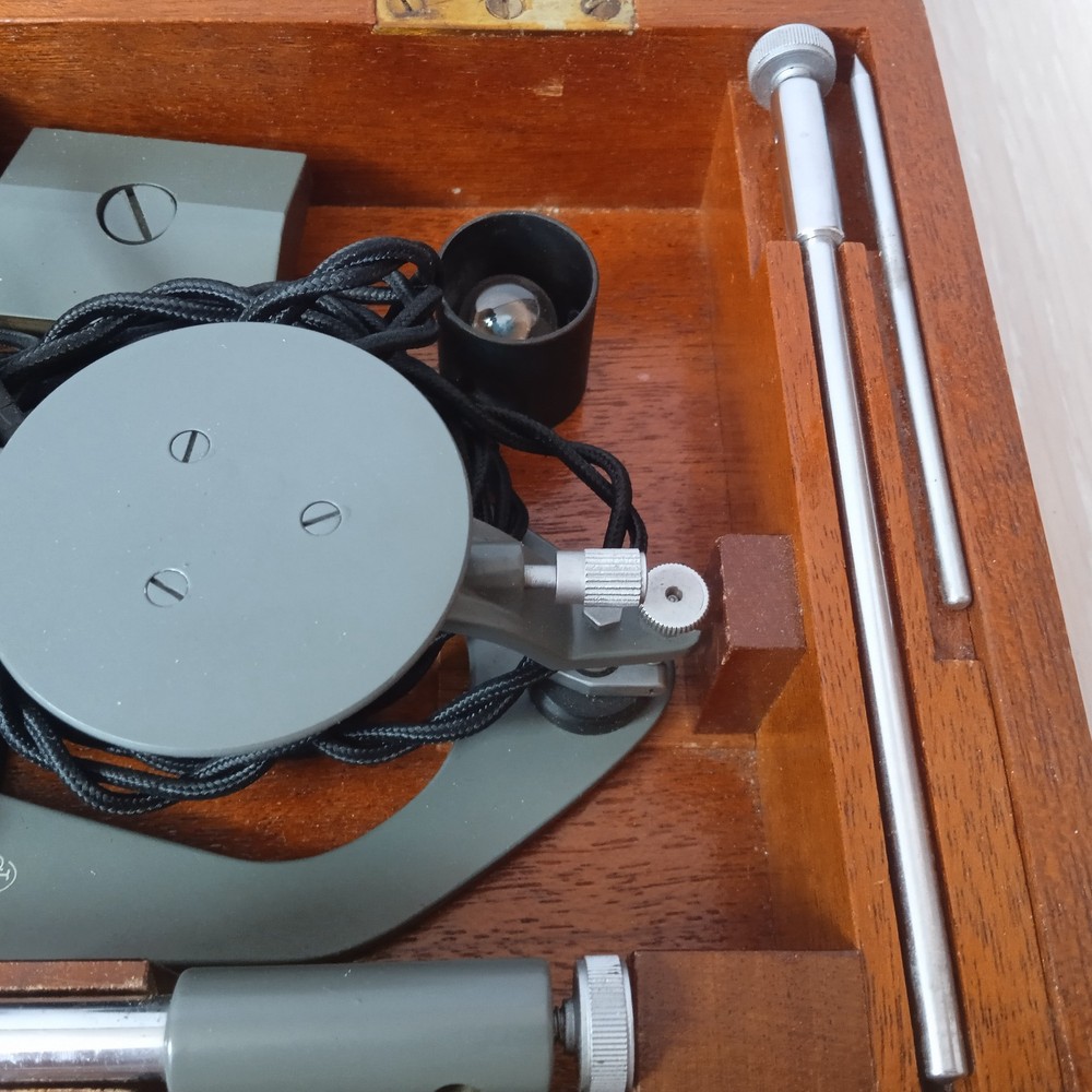 MICRO HARDNESS TESTER MO 6206 VICKERS MO 51315 PROJECTION MICROSCOPE