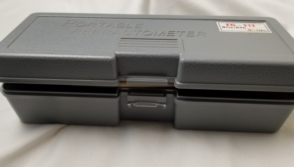 Brix Atc Portable Refractometer 0-10% Model FG-111 w/Case & Instructions