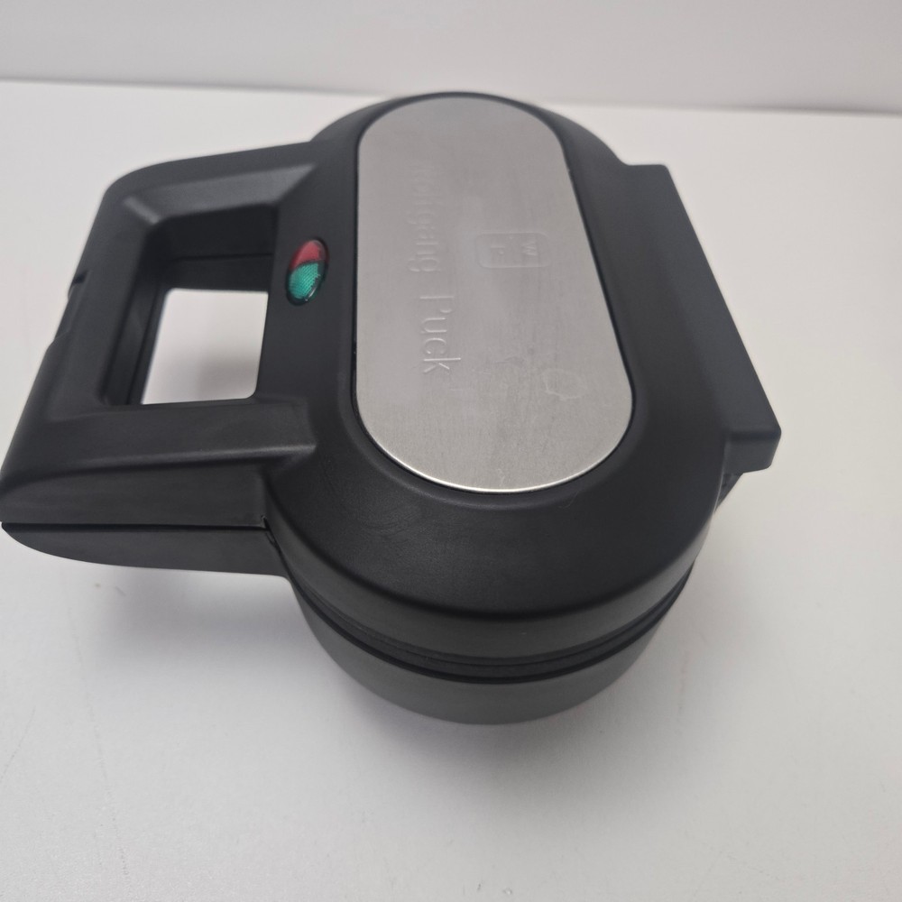 Wolfgang Puck BPM00020 Pie Maker Working