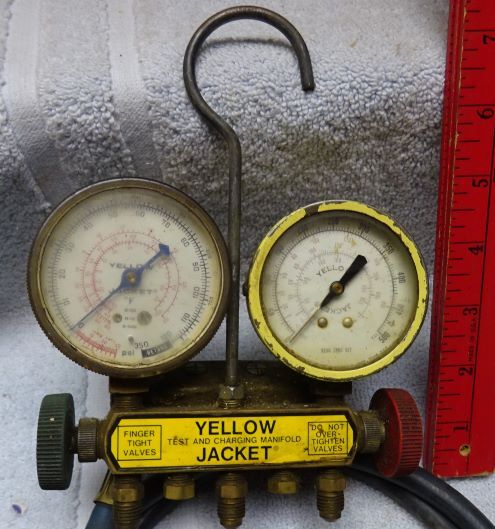 ** Vintage - YELLOW JACKET - TEST and CHARGING MANIFOLD - USED **