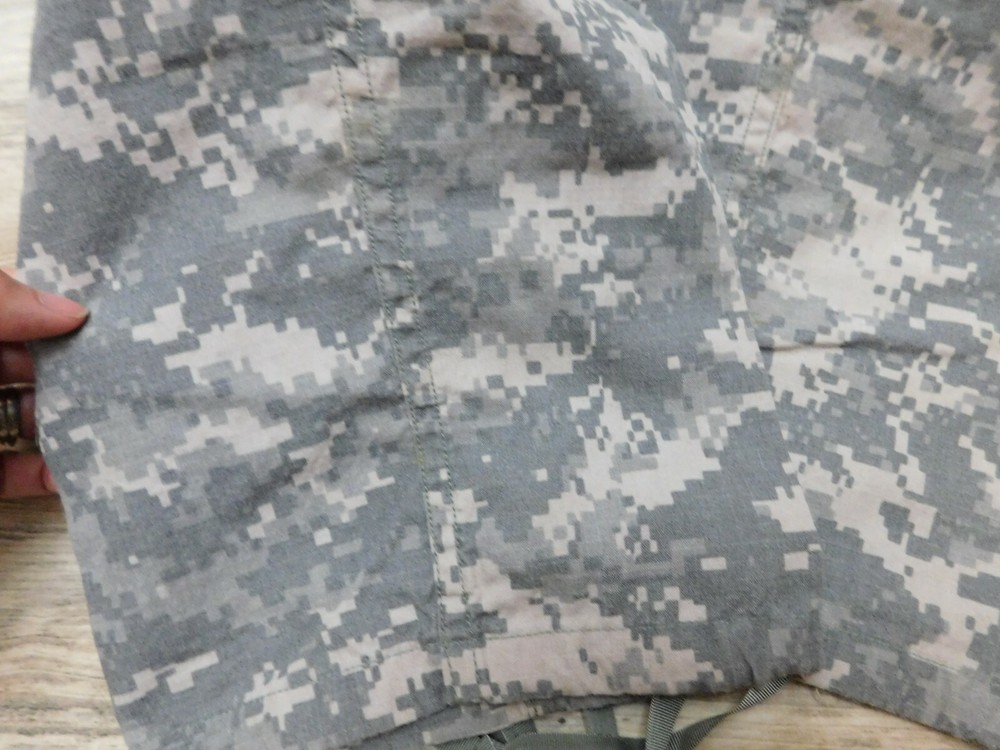 US ARMY FLAME RESISTANT ACU PANTS SIZE MEDIUM - REGULAR