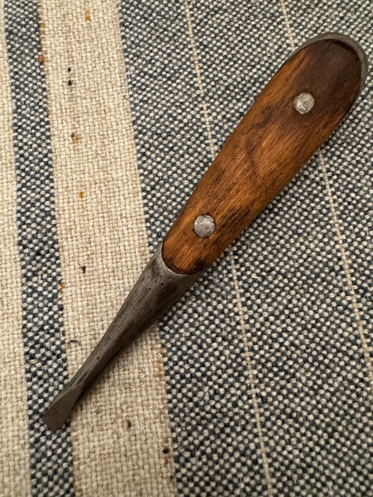 Perfect Handle Old Split Wood Screwdriver - Short - Unmarked Old
