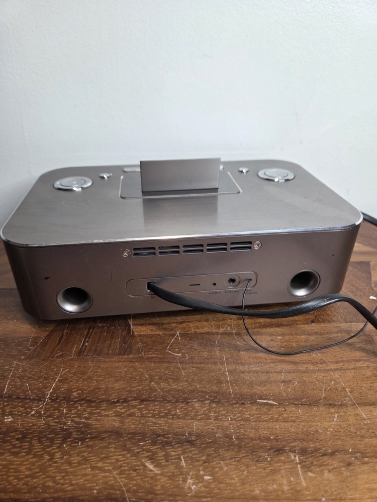 Phillips DC290B/37 Docking System 30 Pin iPhone Player Charger Alarm Clock READ