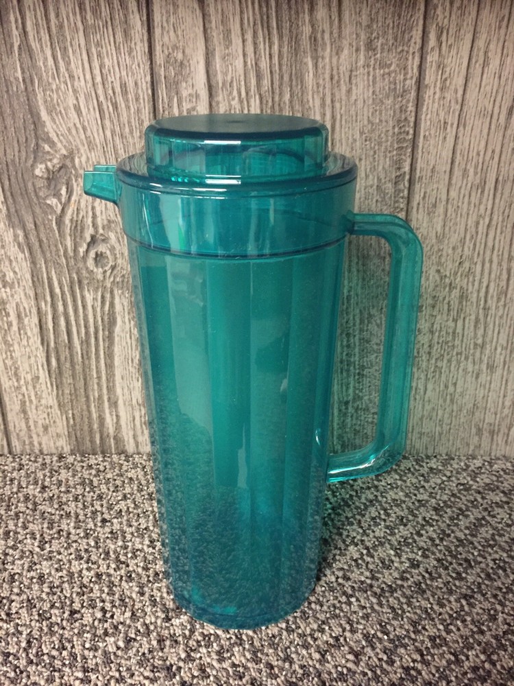 Tupperware 2 Liter Pitcher In Emerald Green
