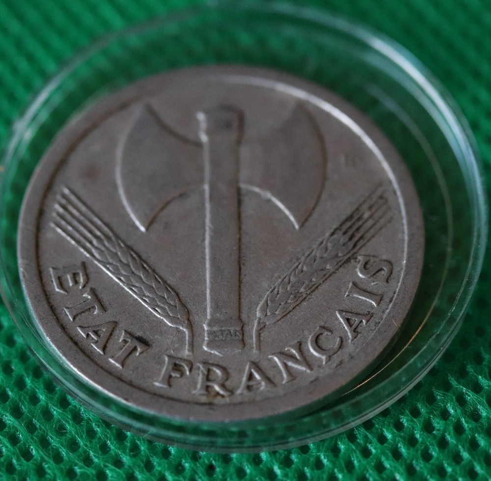 FRANCS TWO FRANCS 1943 COIN + CAPSULE