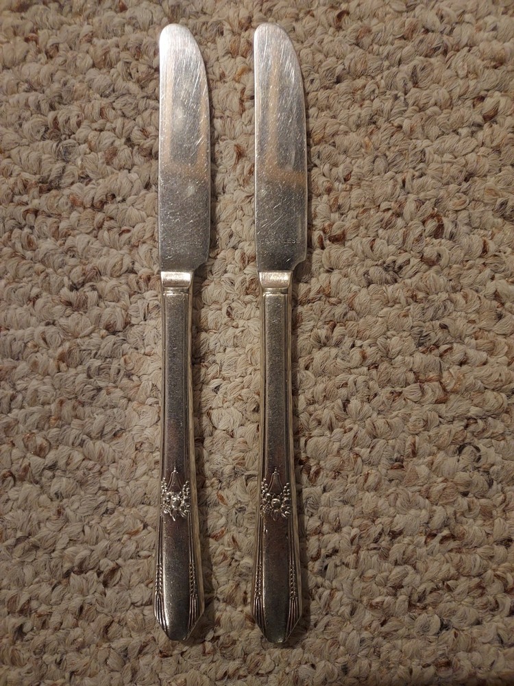 2 Dinner Knives HIAWATHA Silverplate